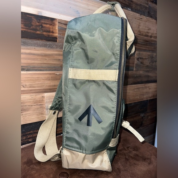 LandRover Backpack - Picture 2 of 6